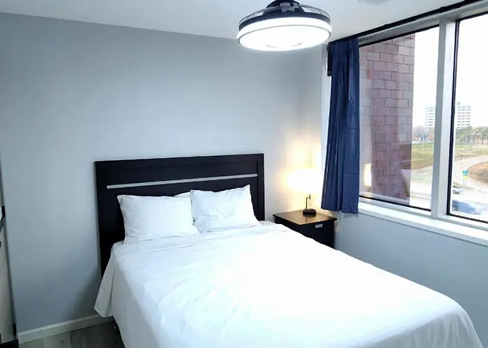 Modern Two Bedroom With Views Aparthotel