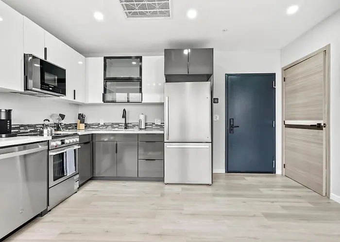 Aparthotel Modern Two Bedroom With Views Tulsa