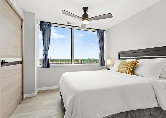 Modern Two Bedroom With Views Aparthotel 3*